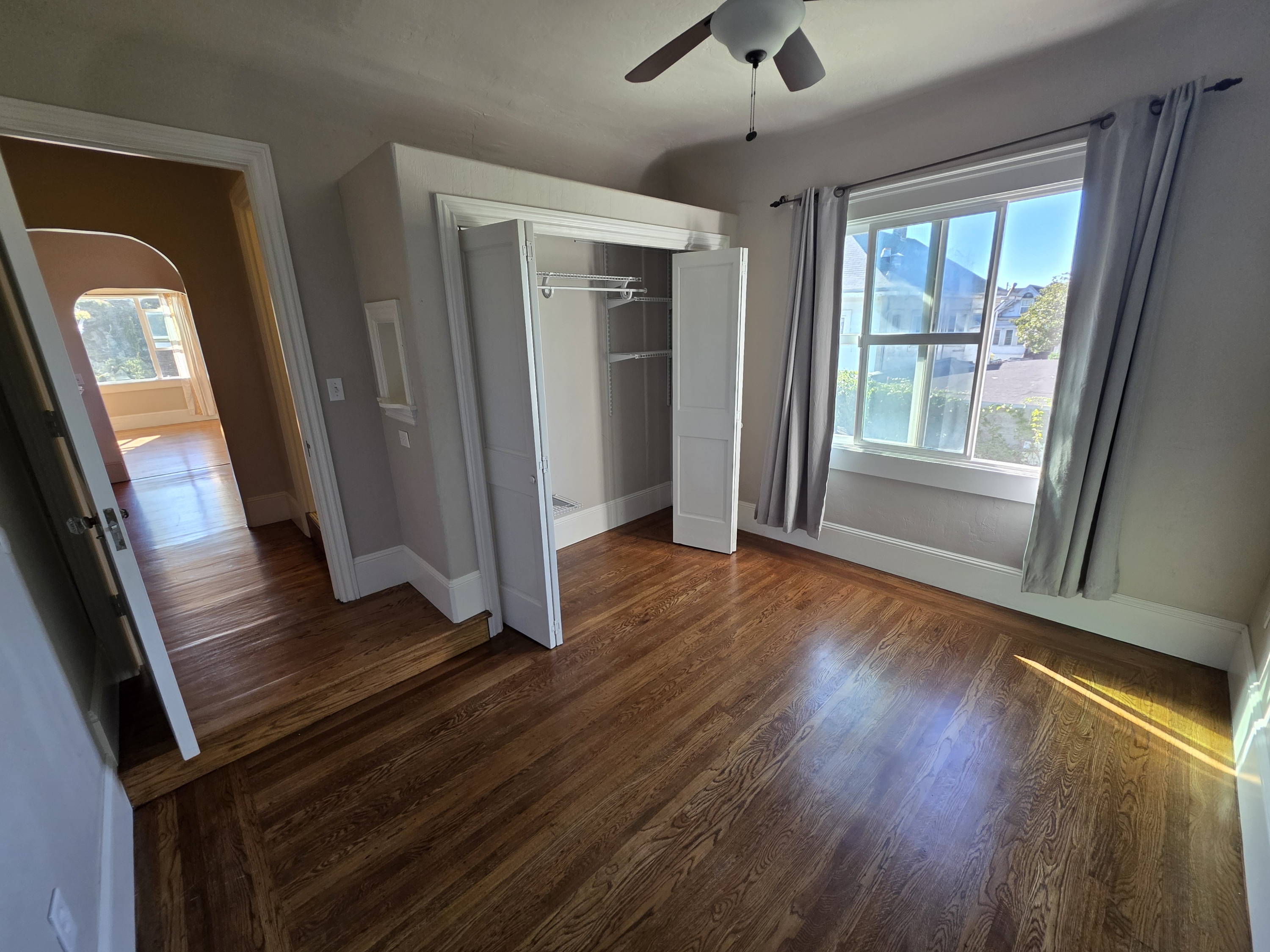 1042e1945ca349bba458da26bd71080f.jpg
